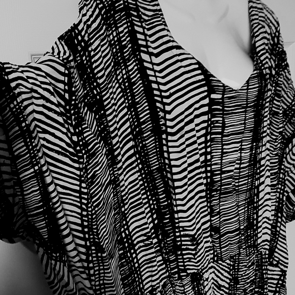 I.Q. & Co. Top Size 3X Stripe Cold Shoulder Dolman EUC - Picture 9 of 13